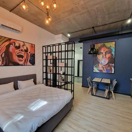 Apart Hotel Loft Alma-Ata Exteriör bild